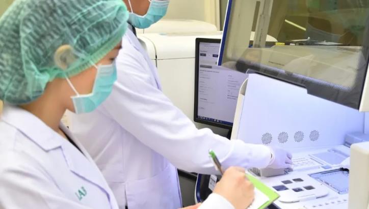 格鲁吉亚一日游之圣三一大教堂 第比利斯打卡点之一，属于是必来的地方！